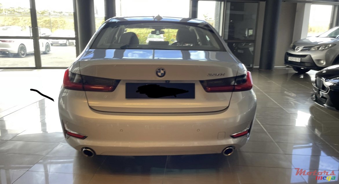 2020' BMW 3 Series Sedan photo #6