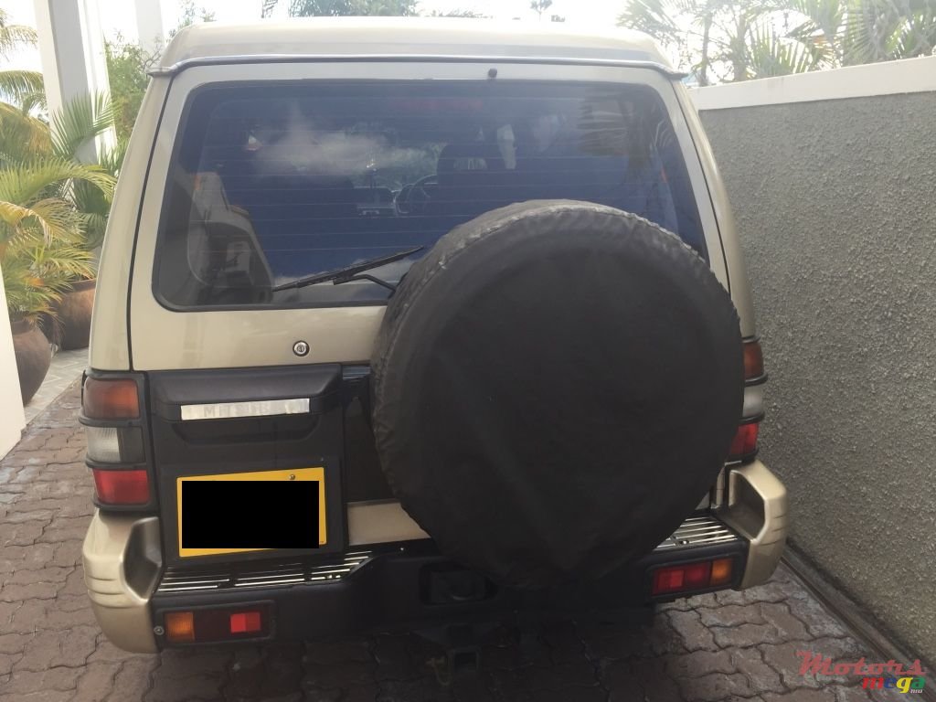 1997' Mitsubishi Pajero photo #3