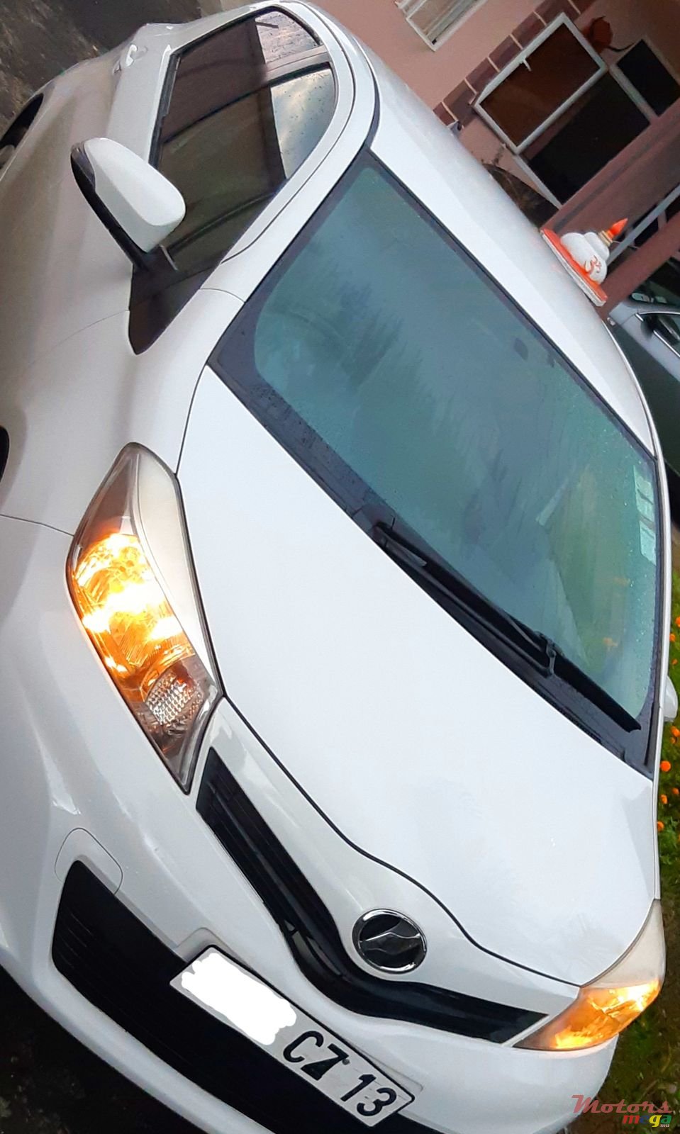 2013' Toyota Vitz photo #5