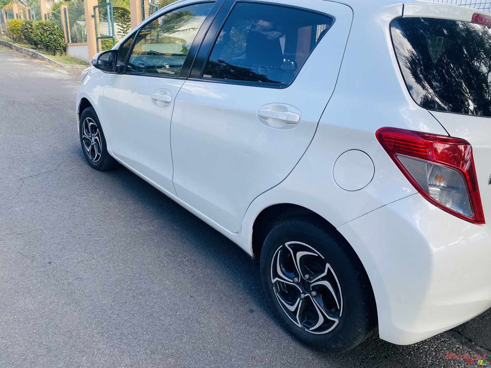 2013' Toyota Vitz Any photo #4