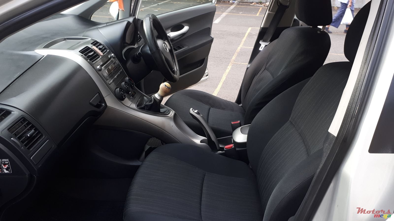 2008' Toyota Auris photo #5