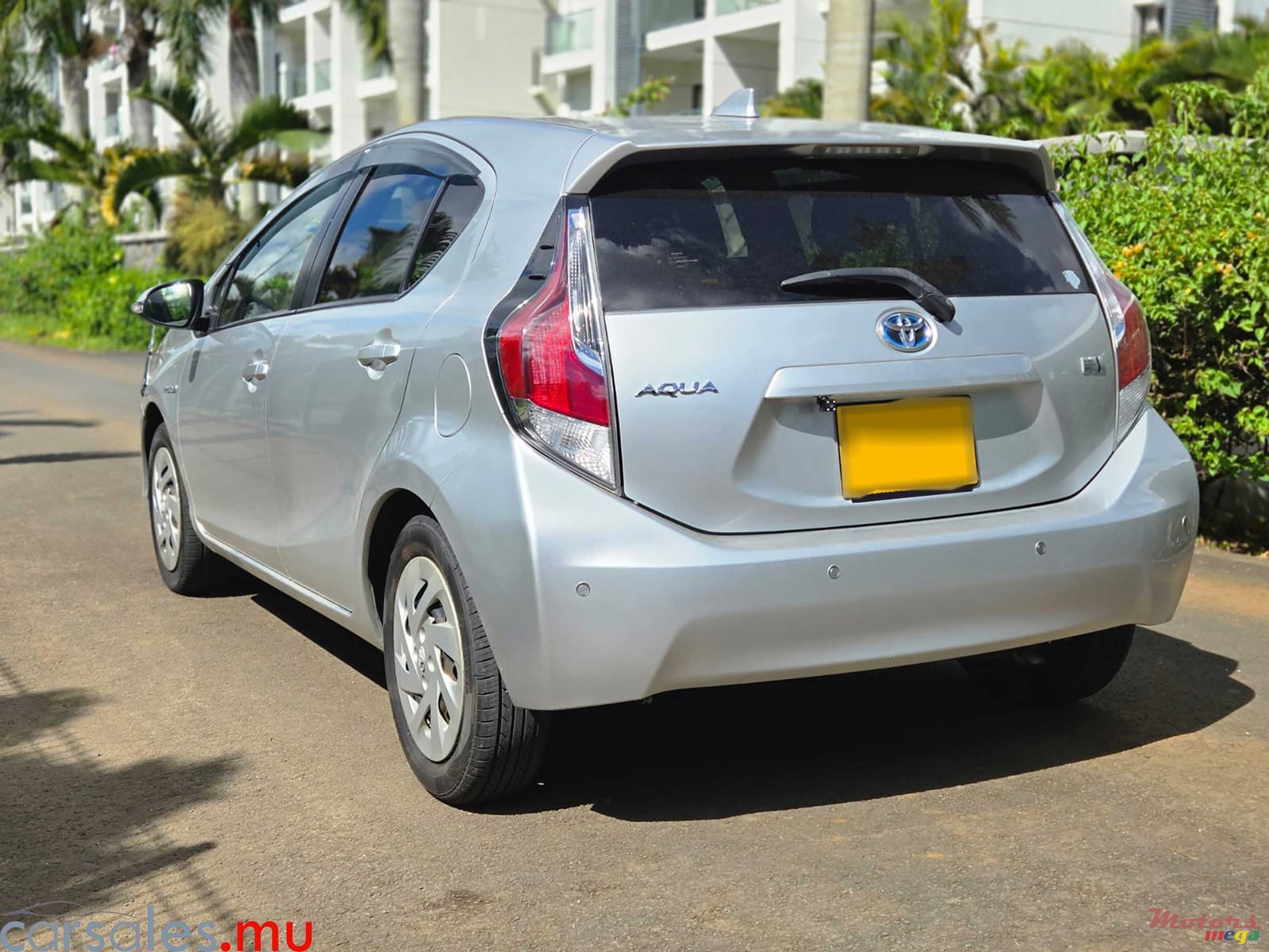 2017' Toyota Aqua 1.5 Hybrid photo #3