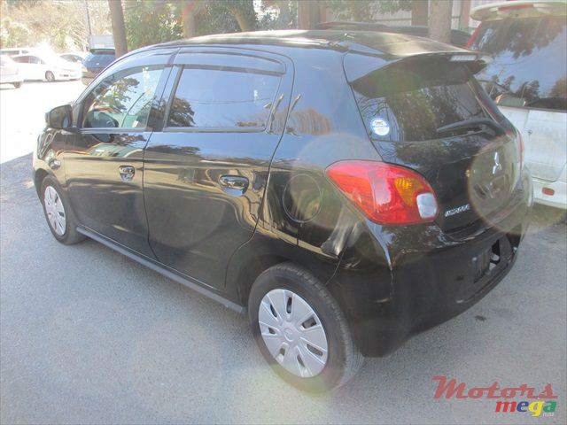 2013' Mitsubishi Mirage photo #4