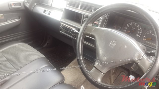 1996' Toyota Crown photo #4