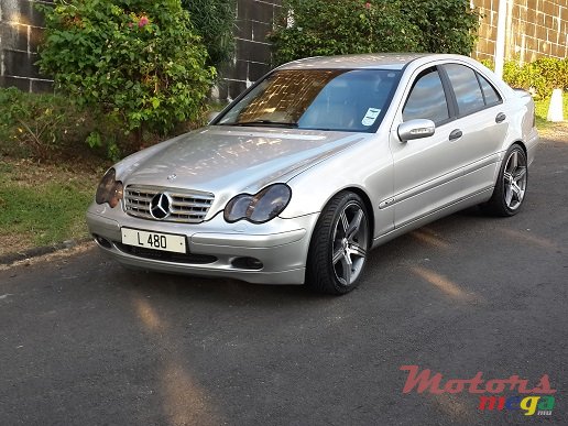 2001' Mercedes-Benz 220 photo #1