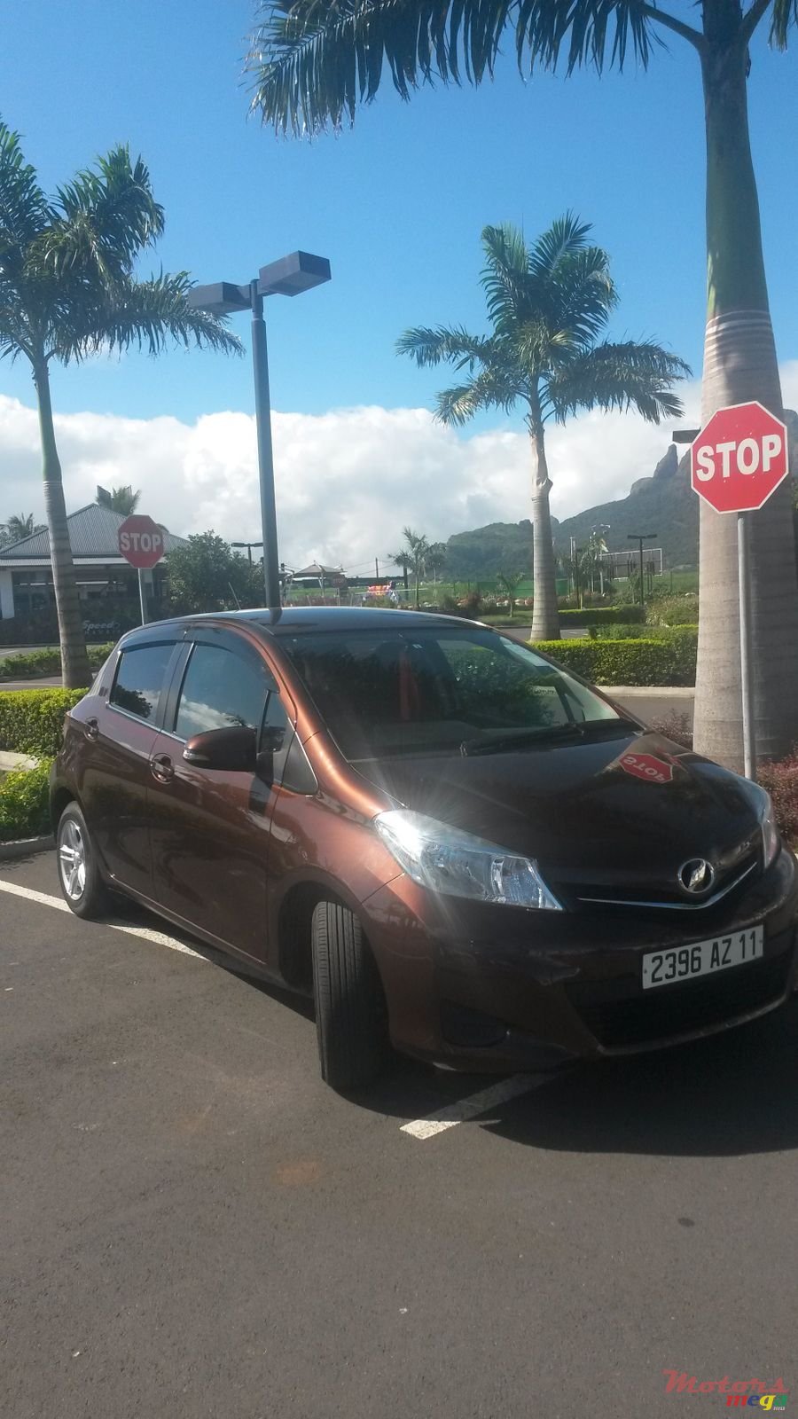 2011' Toyota Vitz photo #1