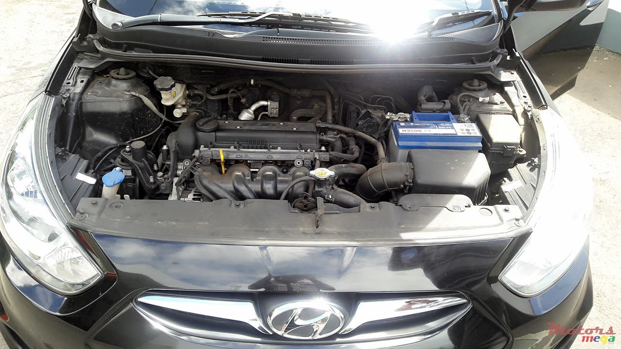 2012' Hyundai Accent photo #4