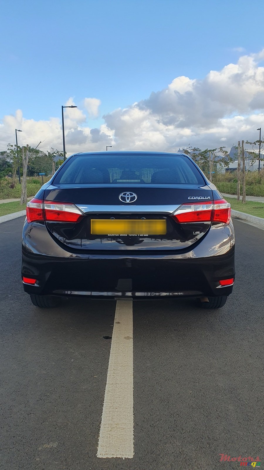 2020' Toyota Corolla Sedan photo #2