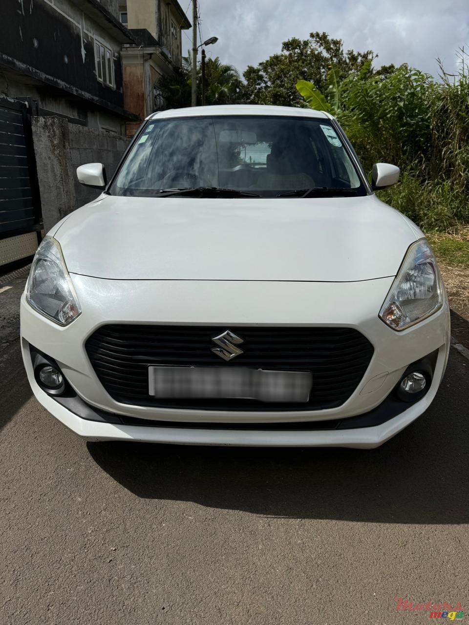 2019' Suzuki Swift photo #2