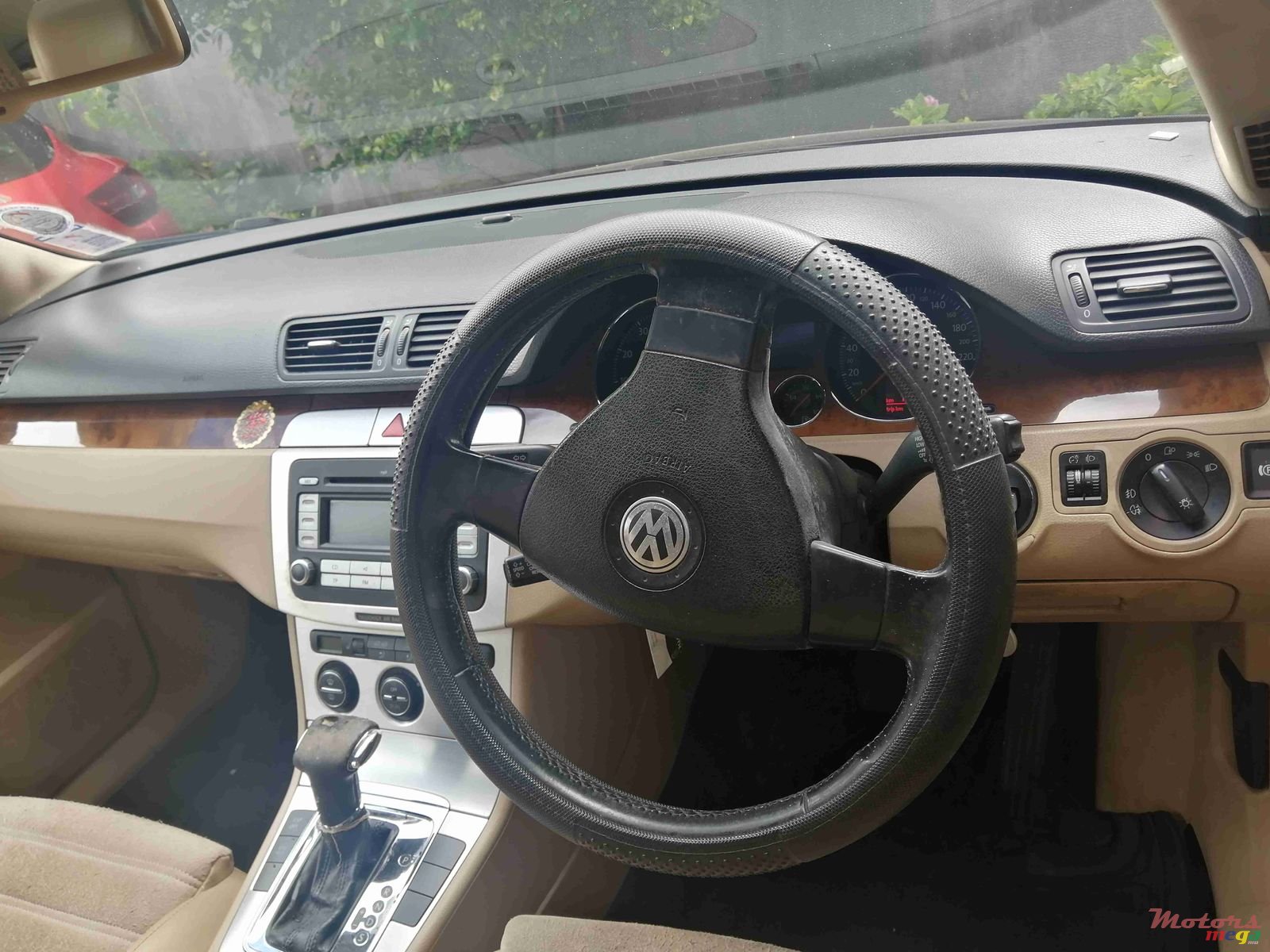 2009' Volkswagen Passat photo #4