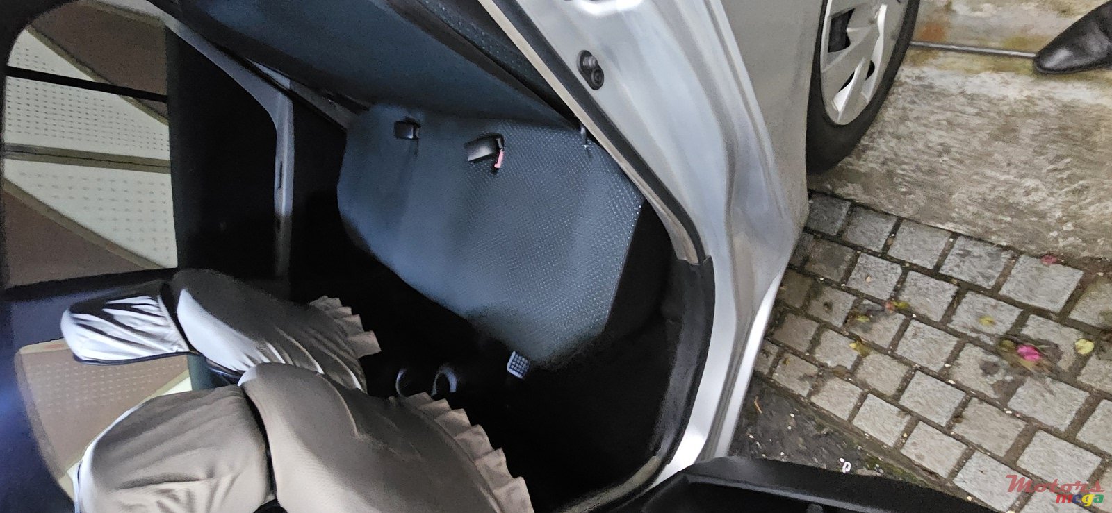 2005' Toyota Vitz 990cc photo #5