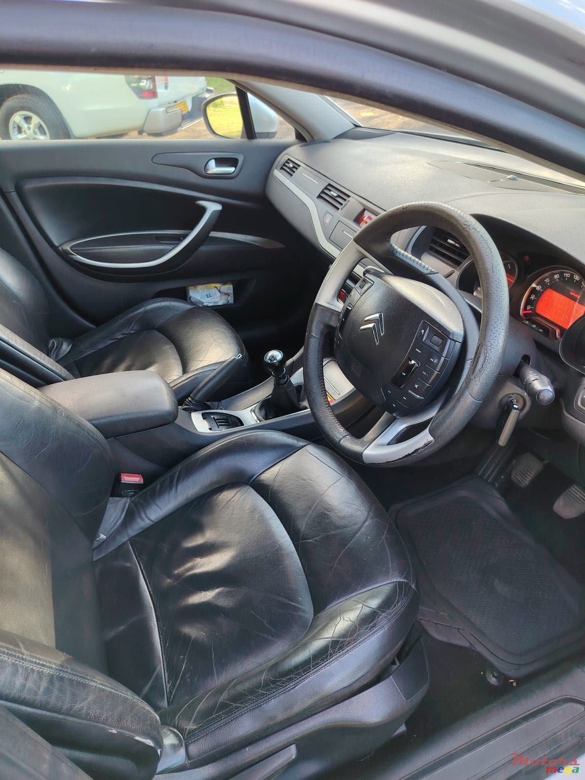 2010' Citroen C5 photo #5