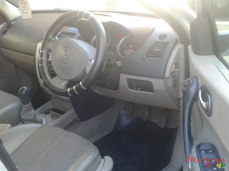 2004' Renault Megane photo #4