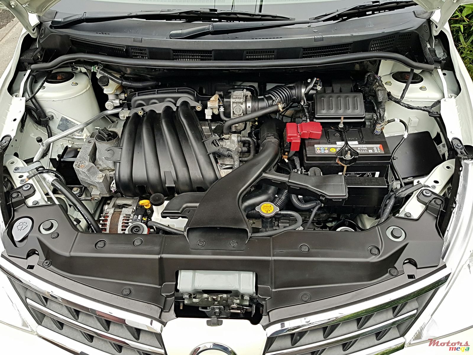 2011' Nissan Tiida photo #5