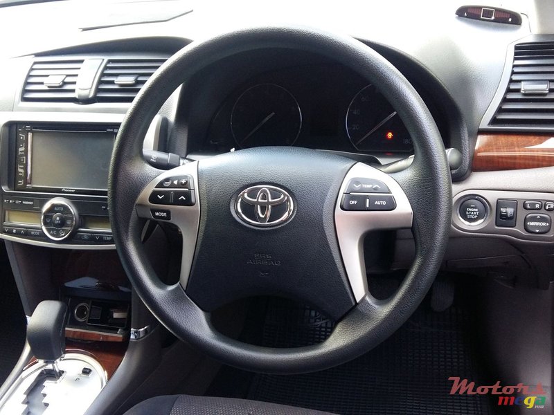 2013' Toyota Corolla photo #3