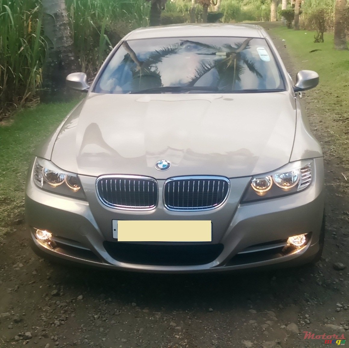 2011' BMW 3 Series Sedan photo #6