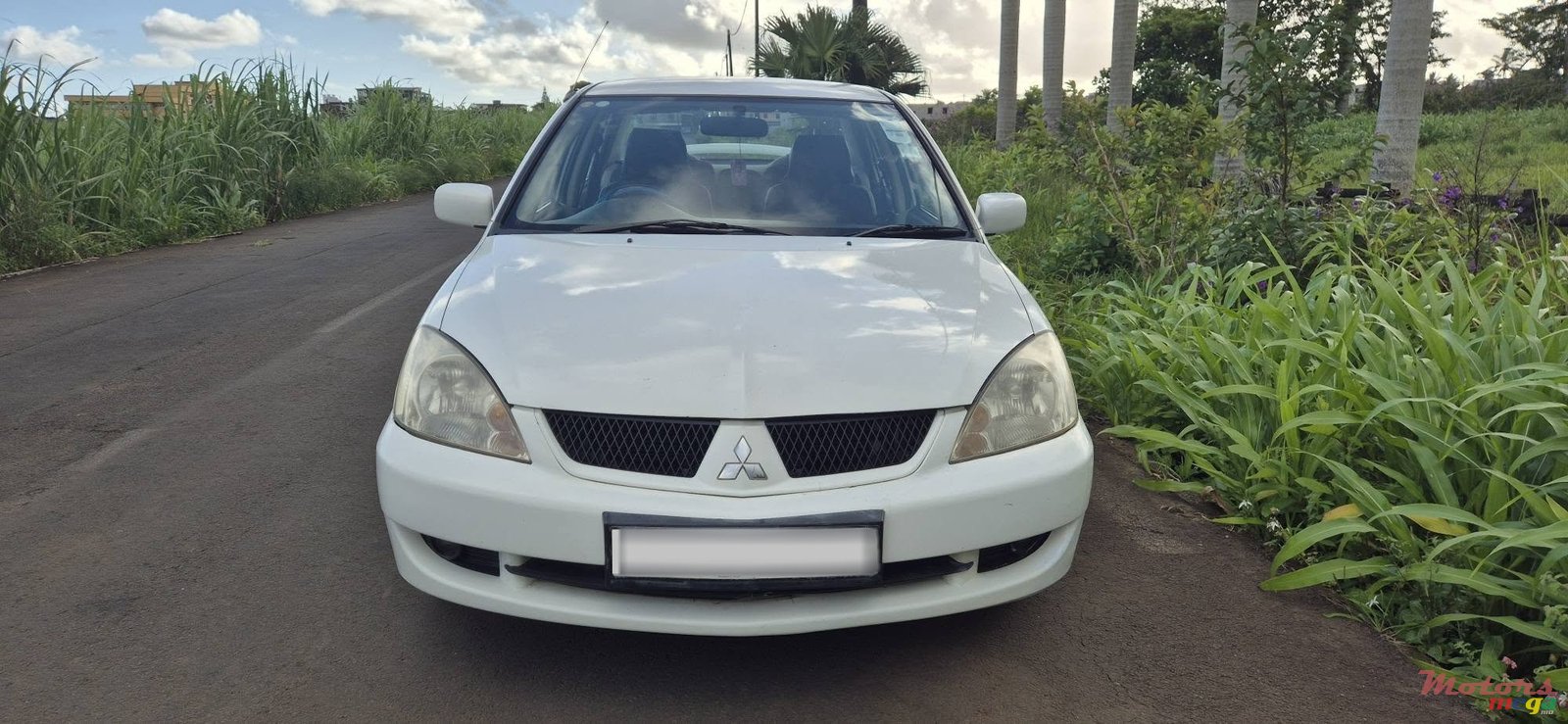 2011' Mitsubishi Lancer GLX photo #3
