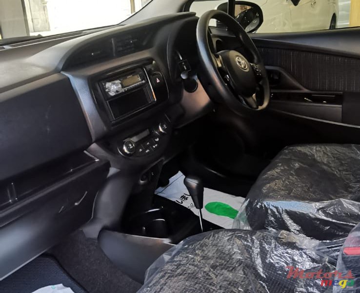 2019' Toyota Vitz HYBRID photo #4