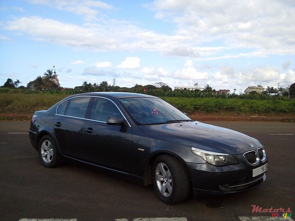 2009' BMW 523 photo #1