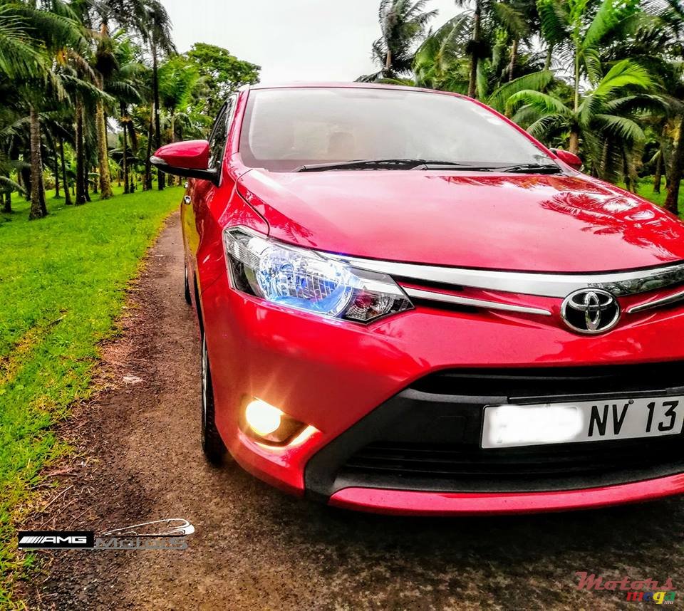 2013' Toyota Yaris 1.3 photo #1