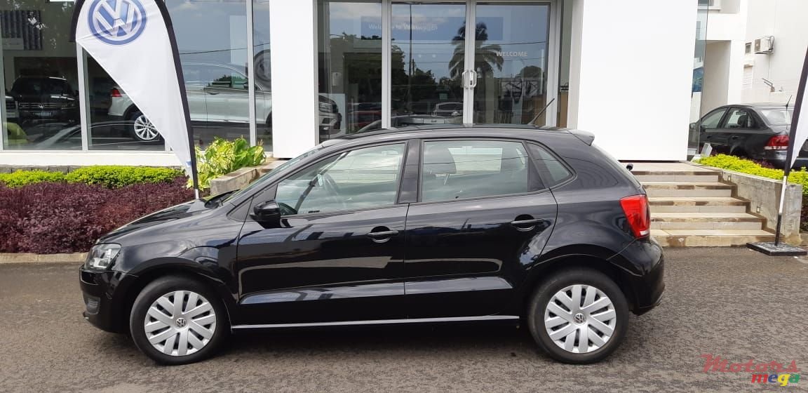 2014' Volkswagen Polo photo #2
