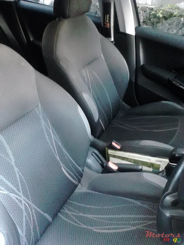 2013' Peugeot 208 photo #3