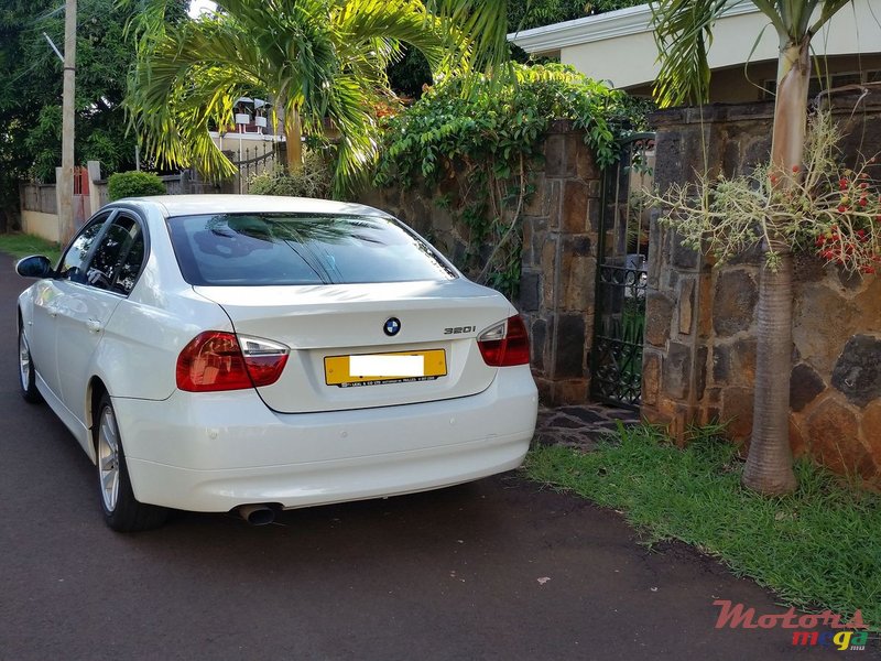 2005' BMW 3 Series photo #2