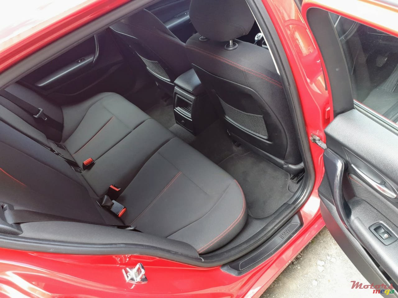 2011' BMW 116 photo #6