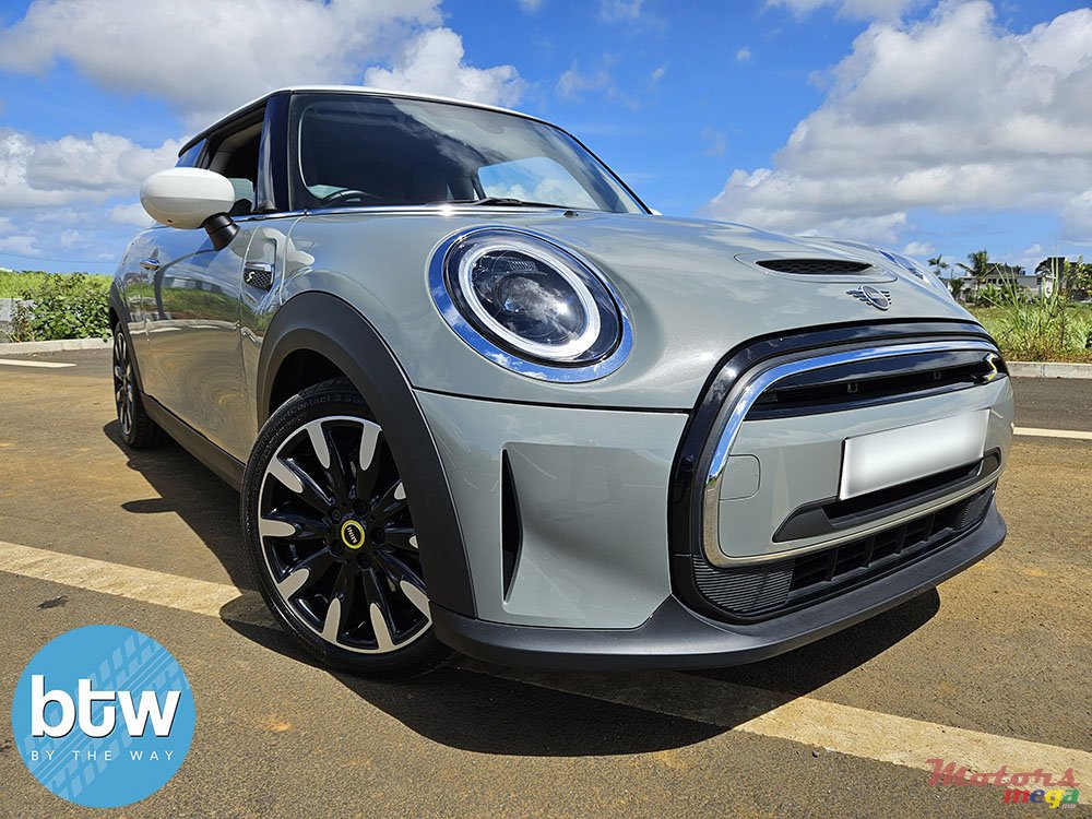 2022' MINI Cooper SE photo #1