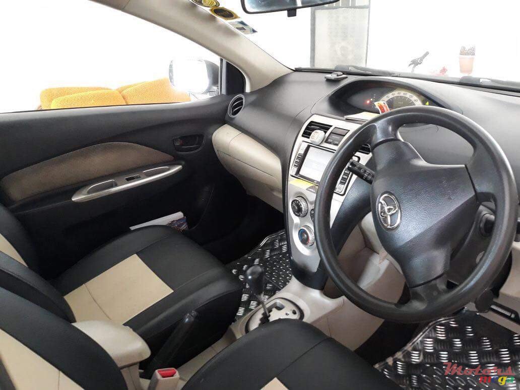 2006' Toyota Yaris photo #4