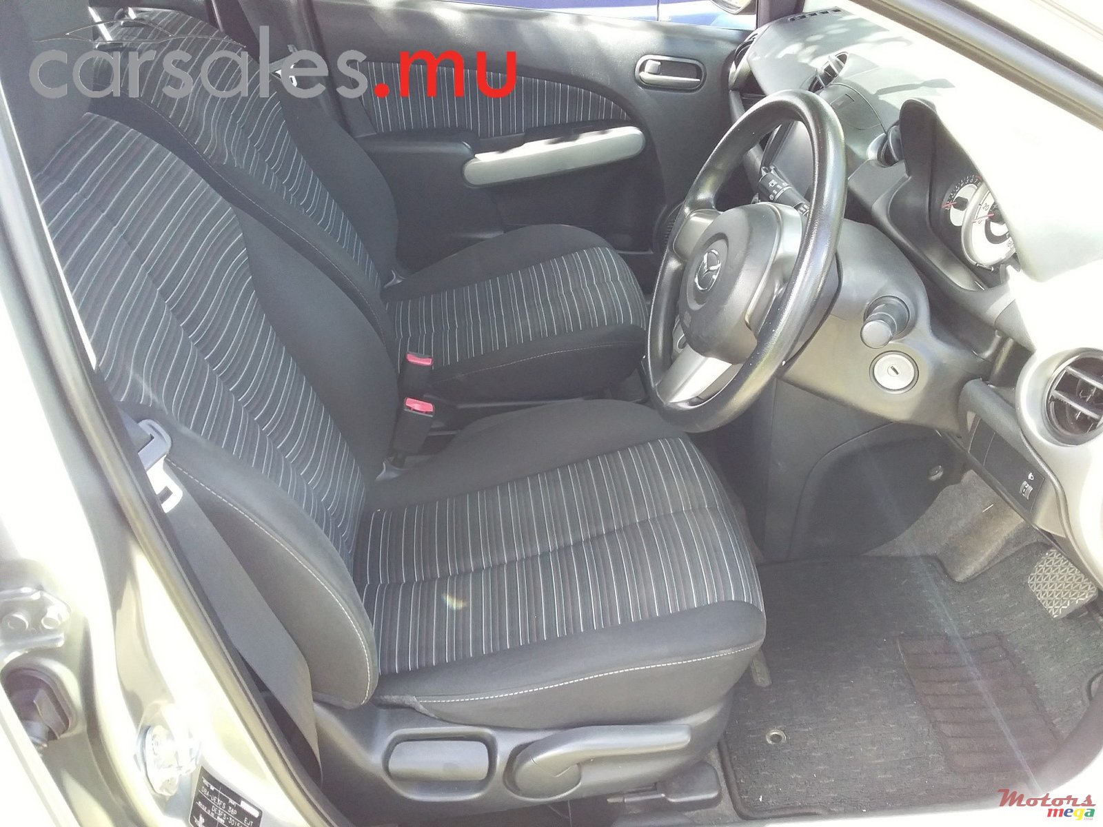 2010' Mazda Demio photo #6