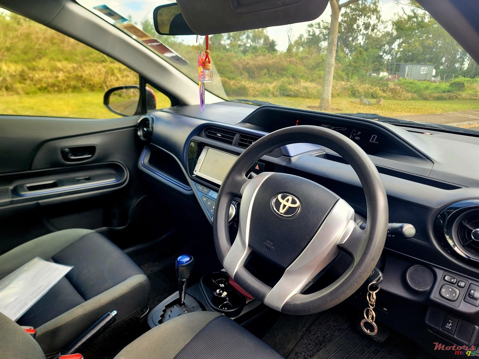 2015' Toyota Aqua photo #5