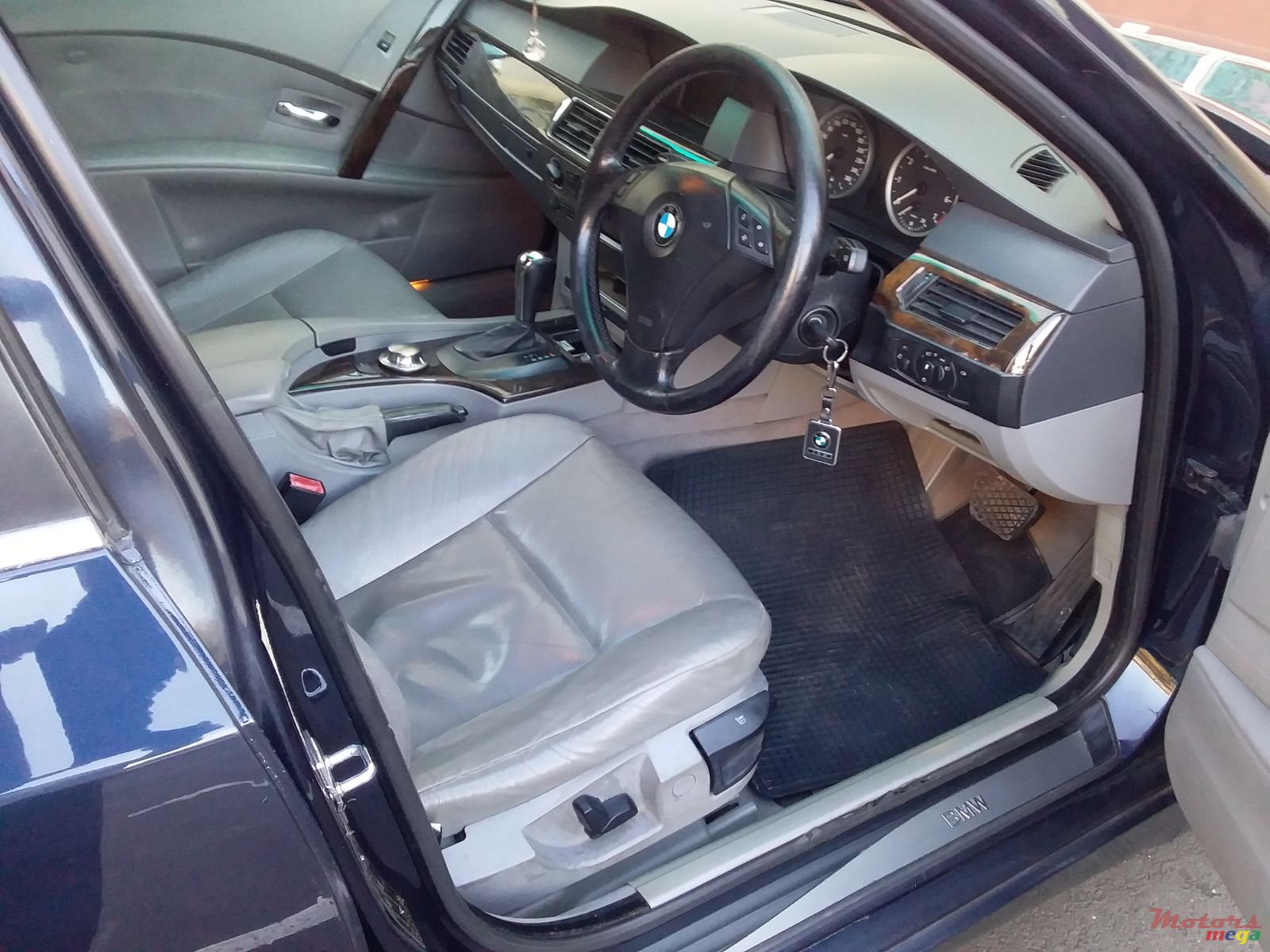 2004' BMW 5 Series photo #3