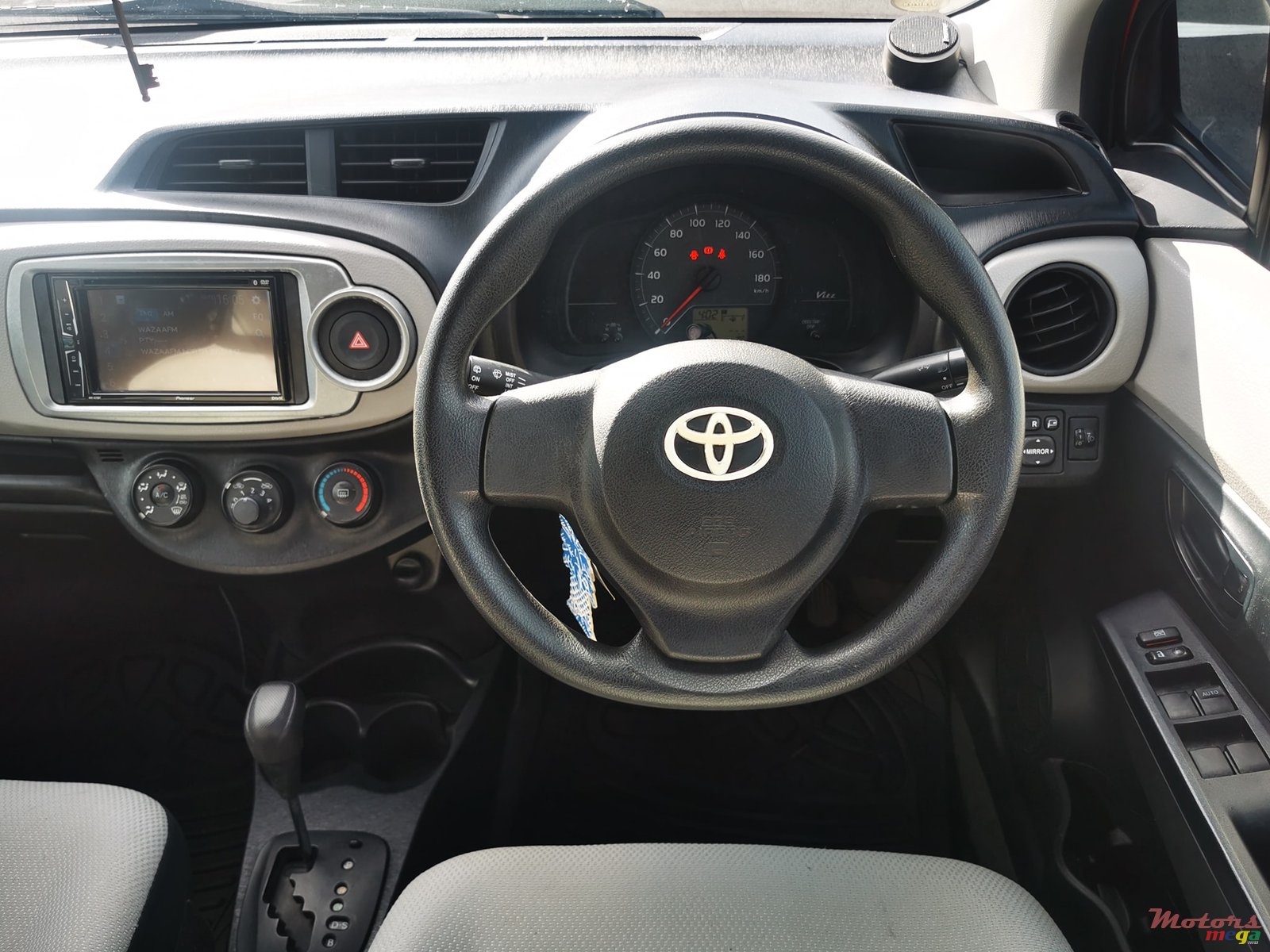 2012' Toyota Vitz 1.0 photo #5