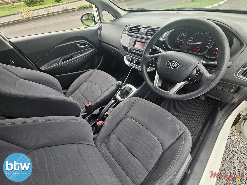 2015' Kia Rio photo #5