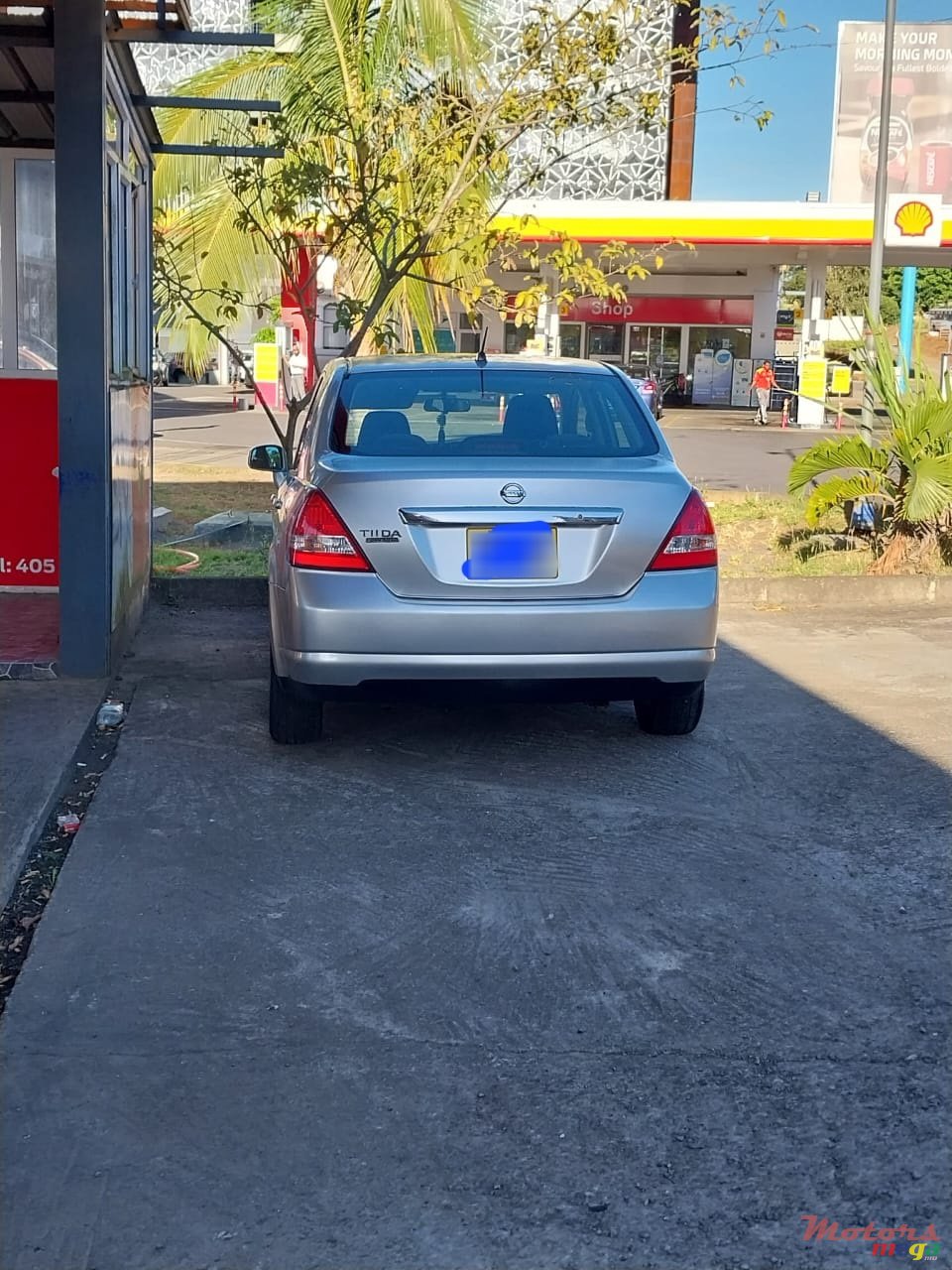 2005' Nissan Tiida photo #2