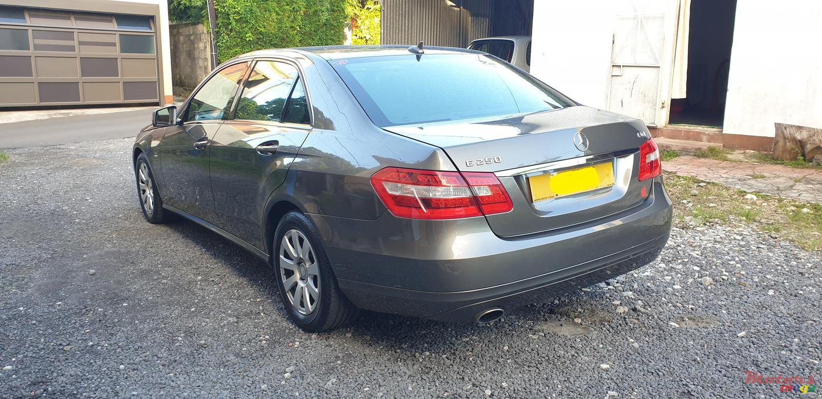 2010' Mercedes-Benz E-Class photo #2