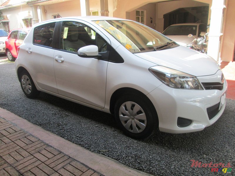 2013' Toyota Vitz photo #2