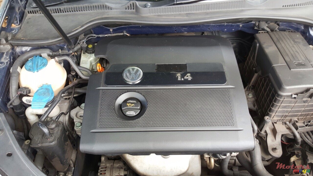 2005' Volkswagen Golf photo #4