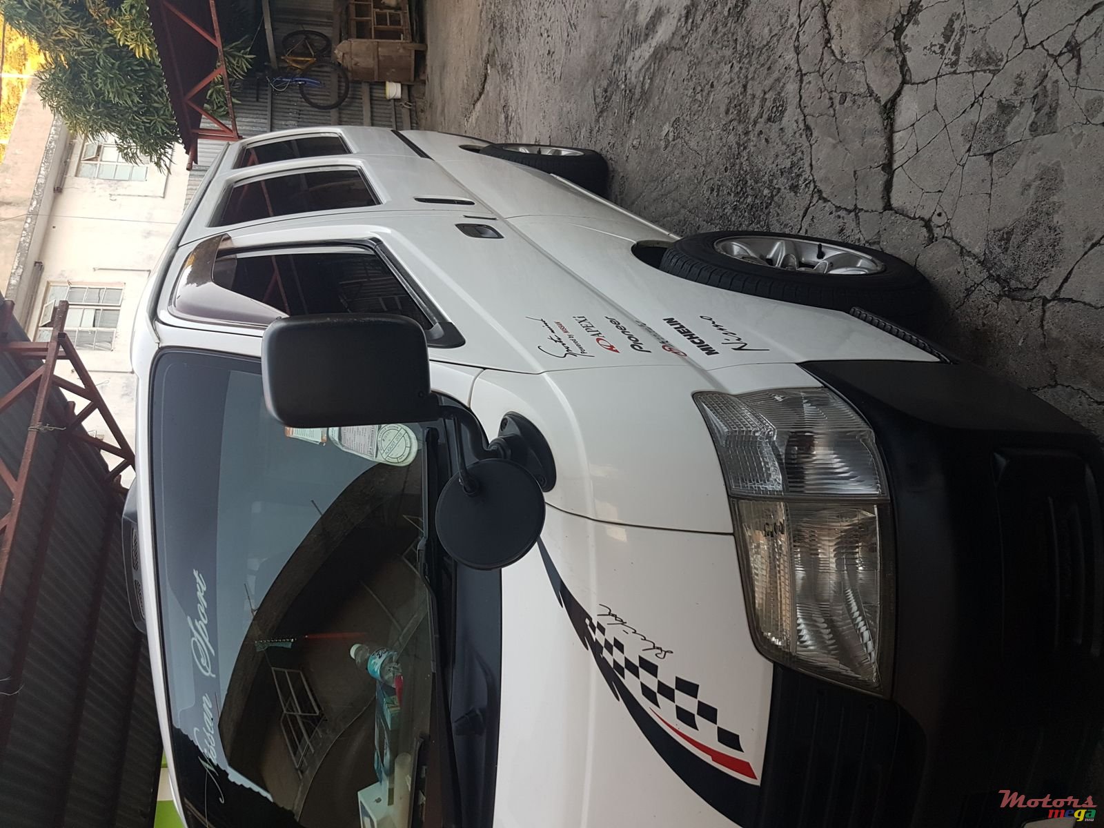 2004' Nissan Urvan photo #4