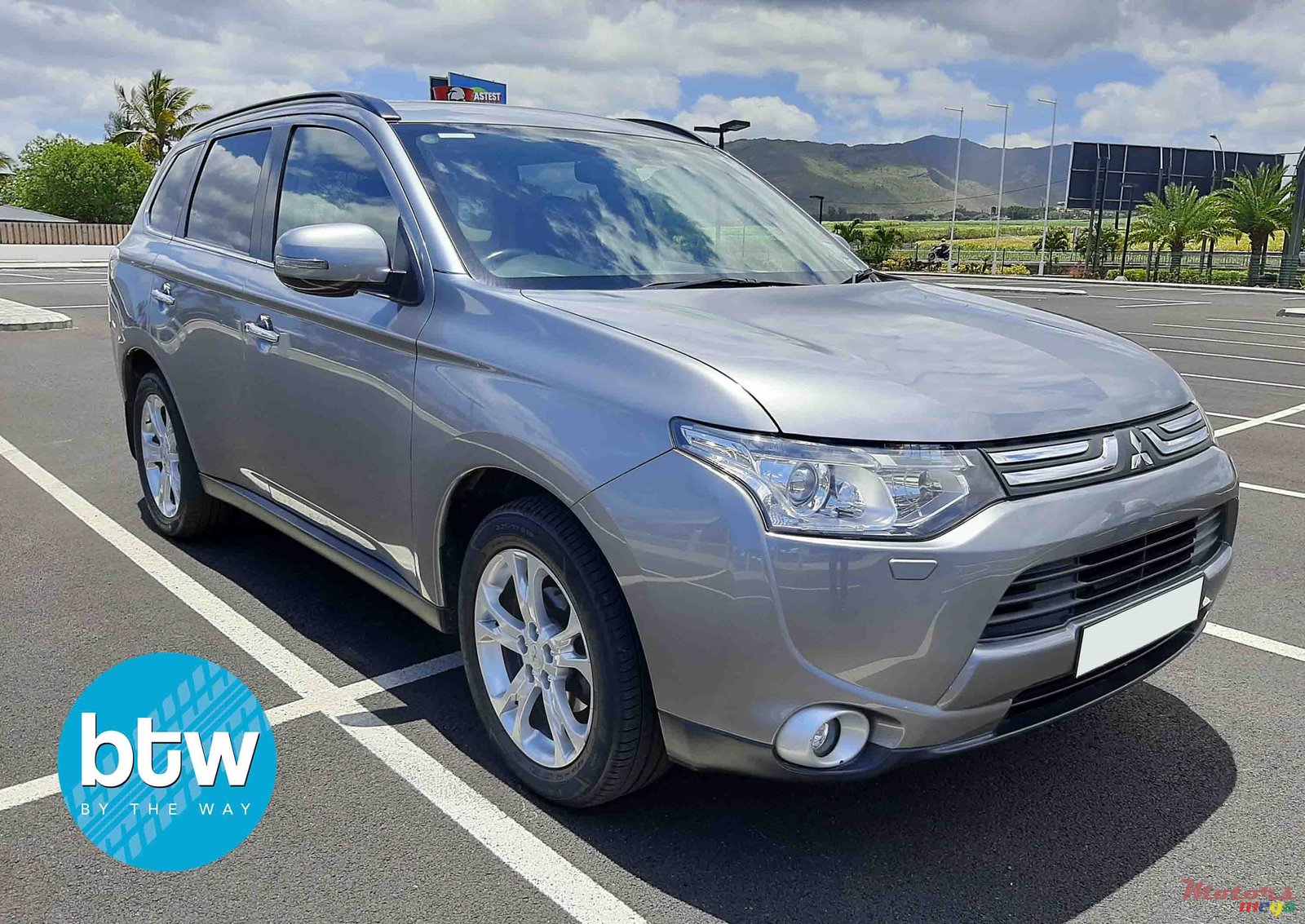 2014' Mitsubishi Outlander photo #1