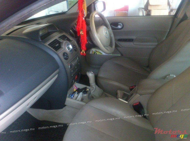 2008' Renault Megane photo #1