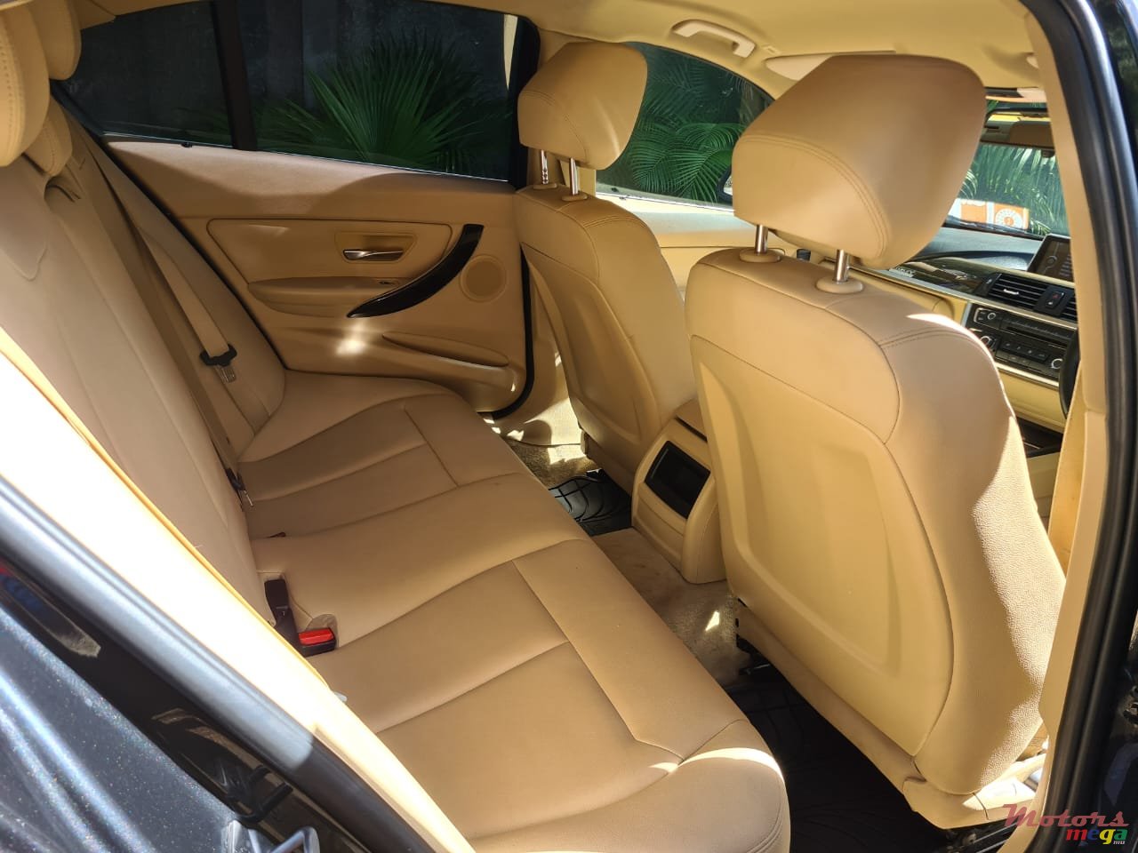 2013' BMW 320 F30 photo #7