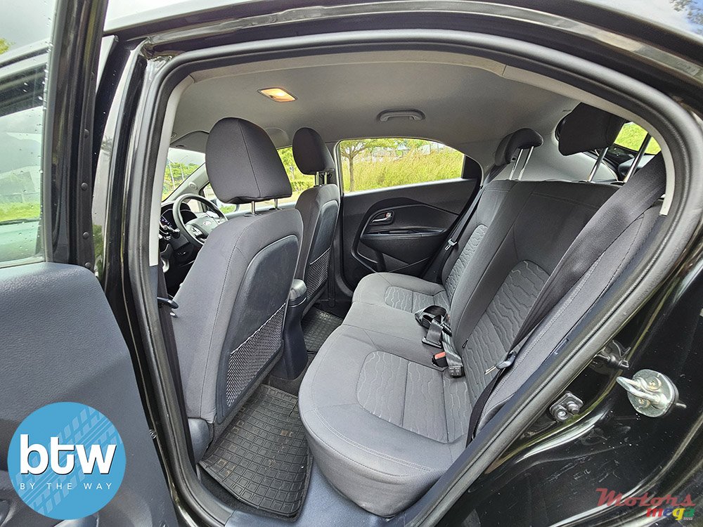 2016' Kia Rio photo #6