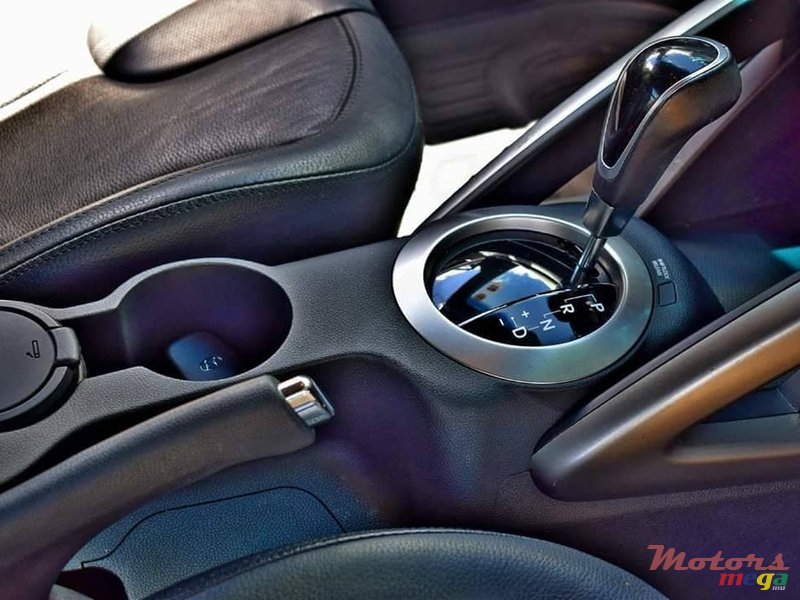 2012' Hyundai Veloster photo #6