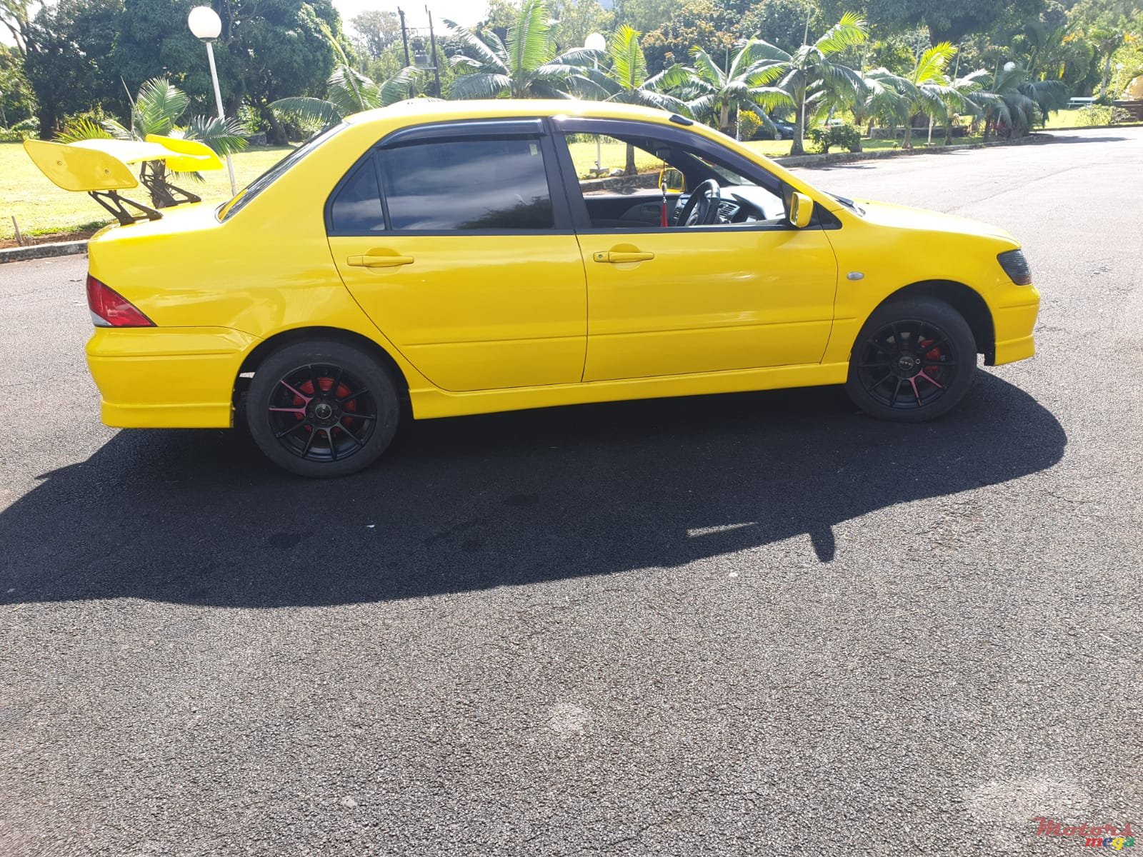 2002' Mitsubishi Lancer photo #6