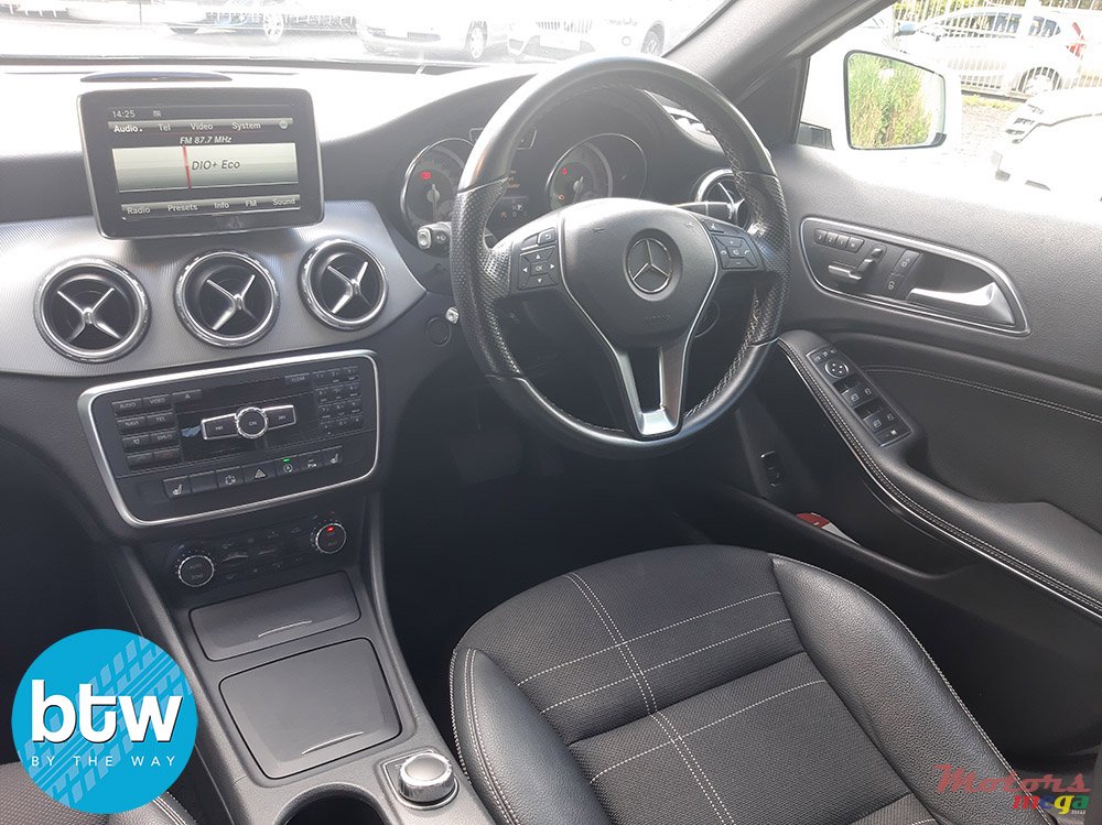 2015' Mercedes-Benz GLA 180 photo #6