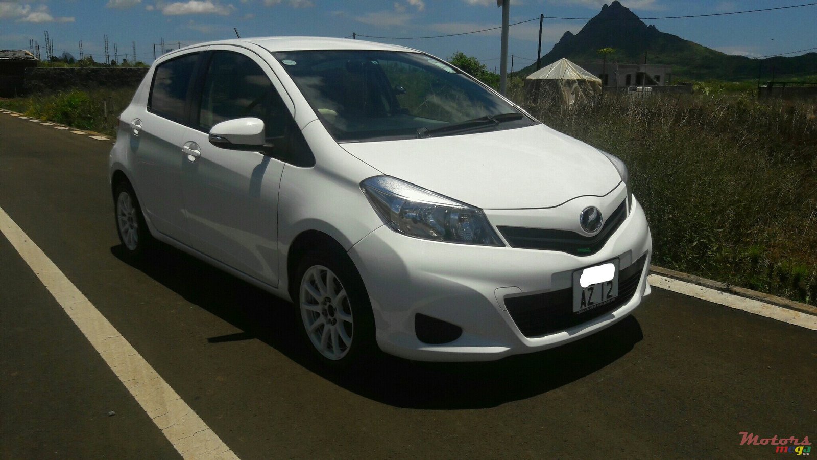 2012' Toyota Vitz photo #1