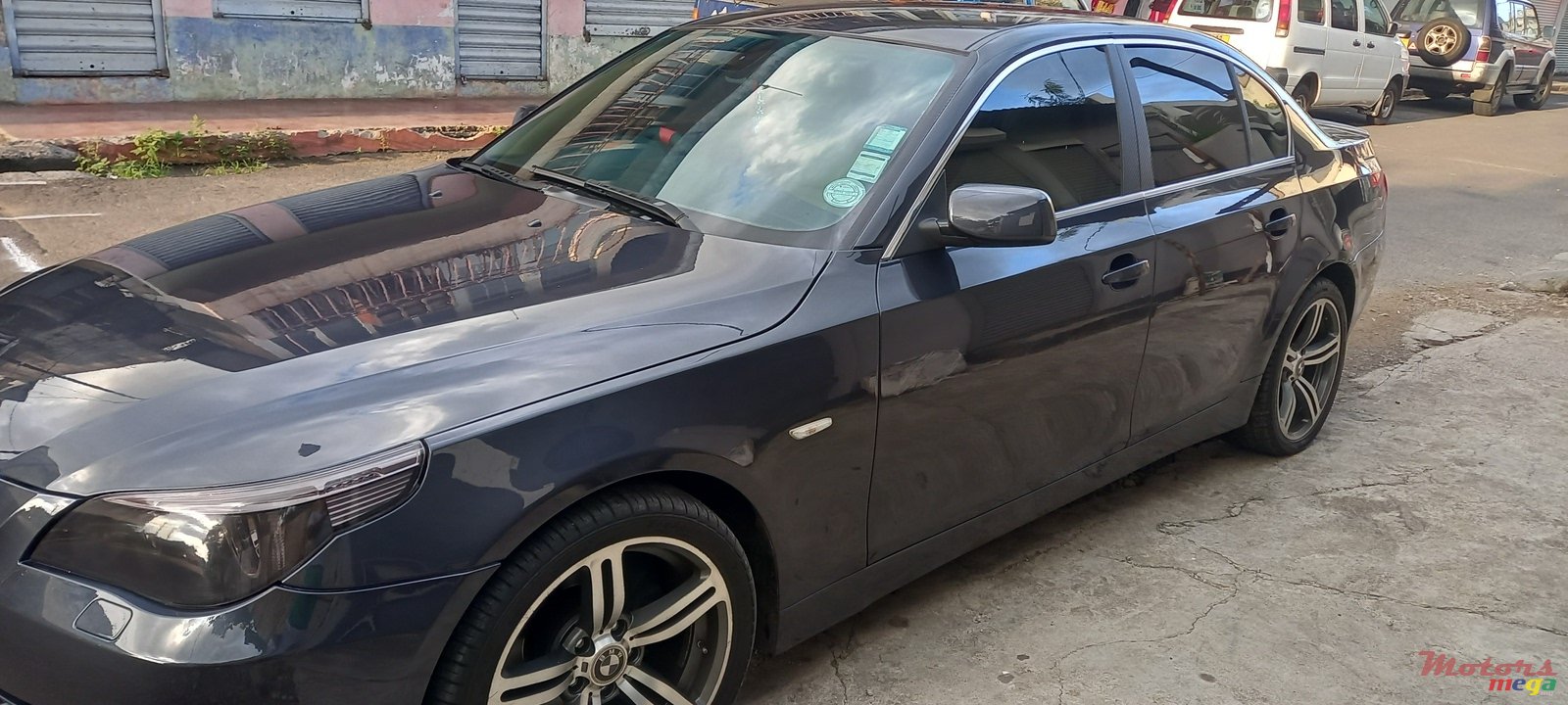 2004' BMW 525 Series 5 photo #1