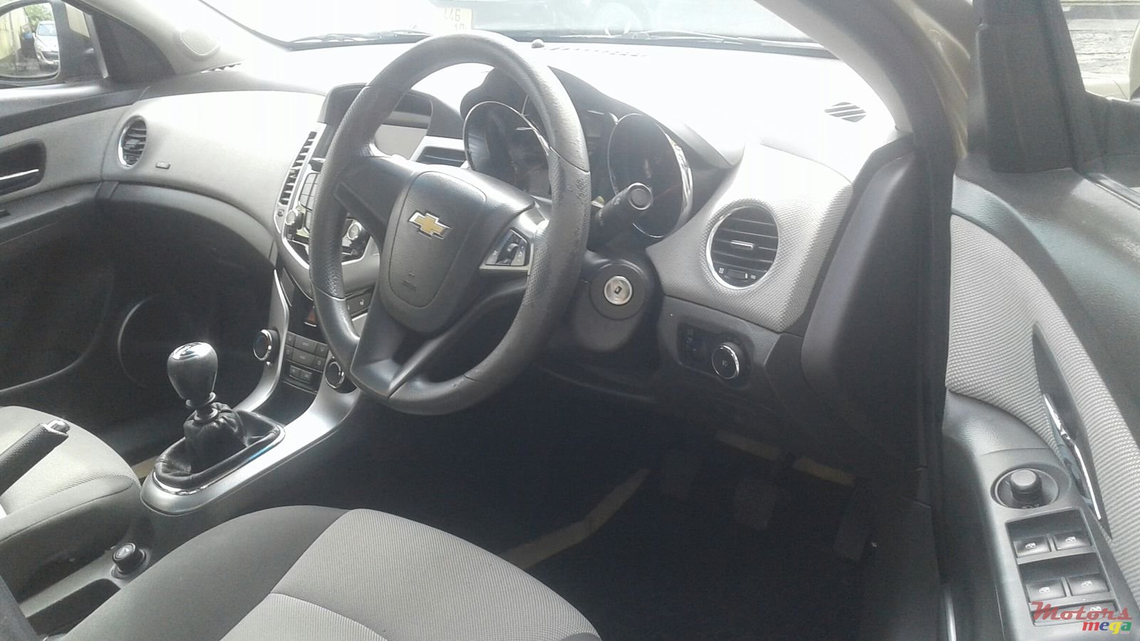 2010' Chevrolet Cruze LT photo #4